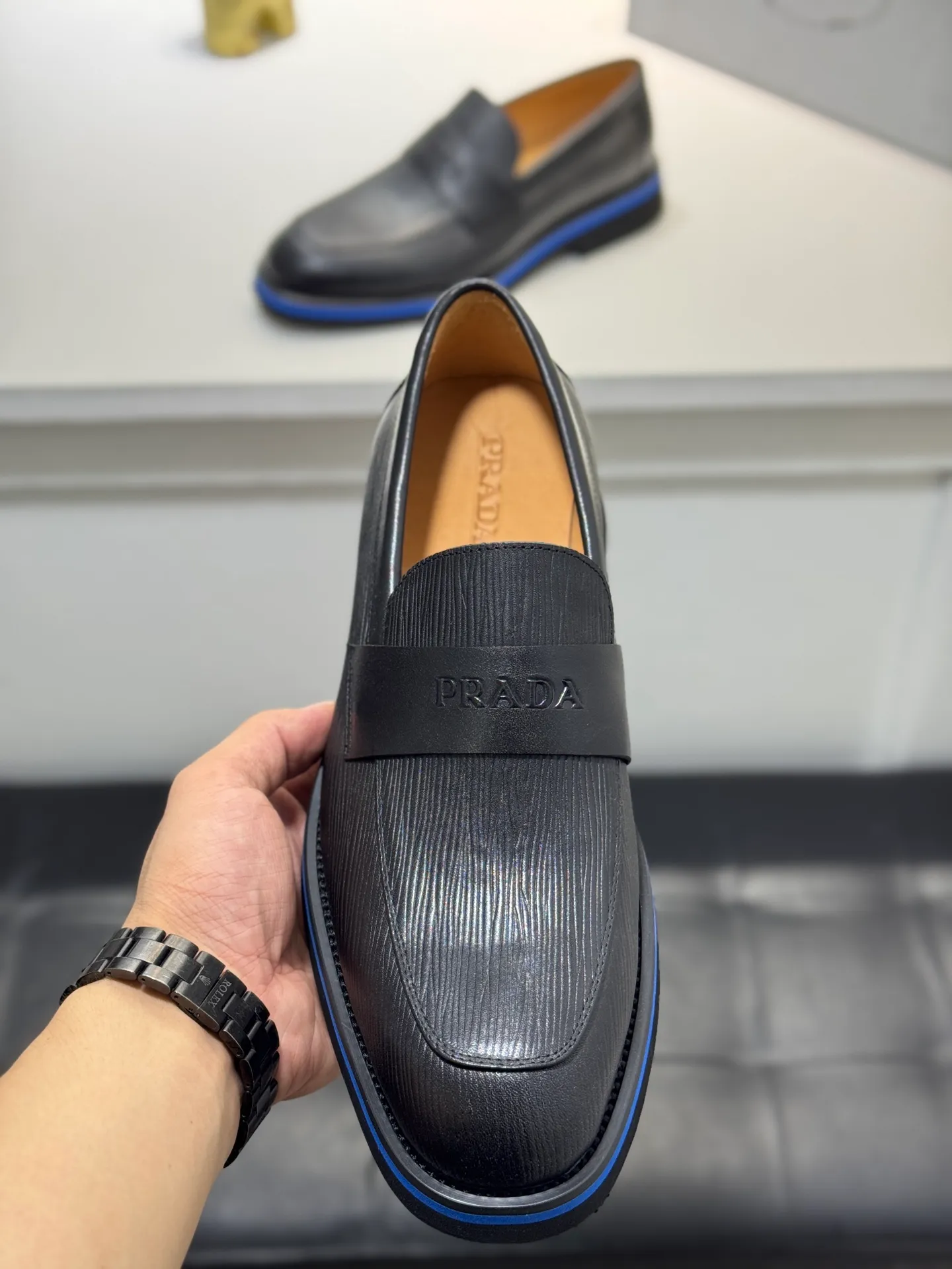 Men's shoes 💰520 💰PRADA*——◾ Prada~Thick-soled men's shoes, original single-level perfect boutique, brogue style men's formal casual leather shoes, luxurious materials, imported cowhide, with water-dyed cowhide lining, 4.5cm increased PU foam lightweight outsole, perfectly restore the original classic, purchase the original 1:1 accurate replica, welcome all comparisons 🆚, the design is full of modernity, versatile and fashionable urban men! Size: 39-44 (38.45.46.47. Customized)